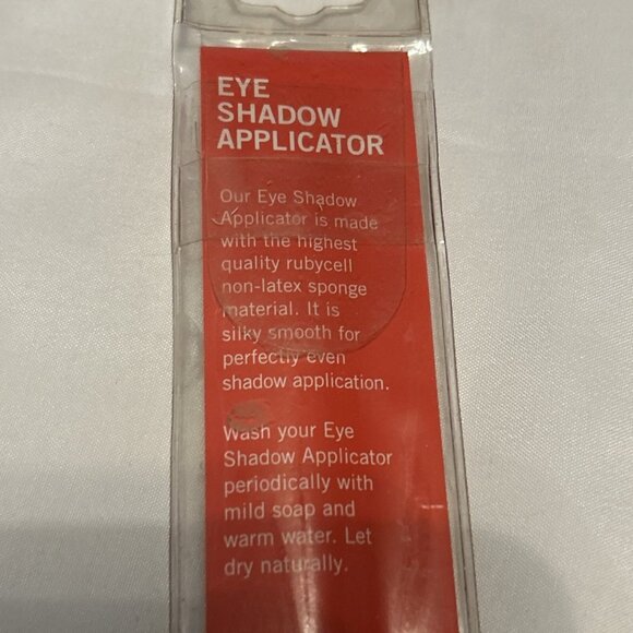 Targeted Placement Sponge Blending Eye Shadow Brush W/2 Extra Replacement Tips - Picture 5 of 9